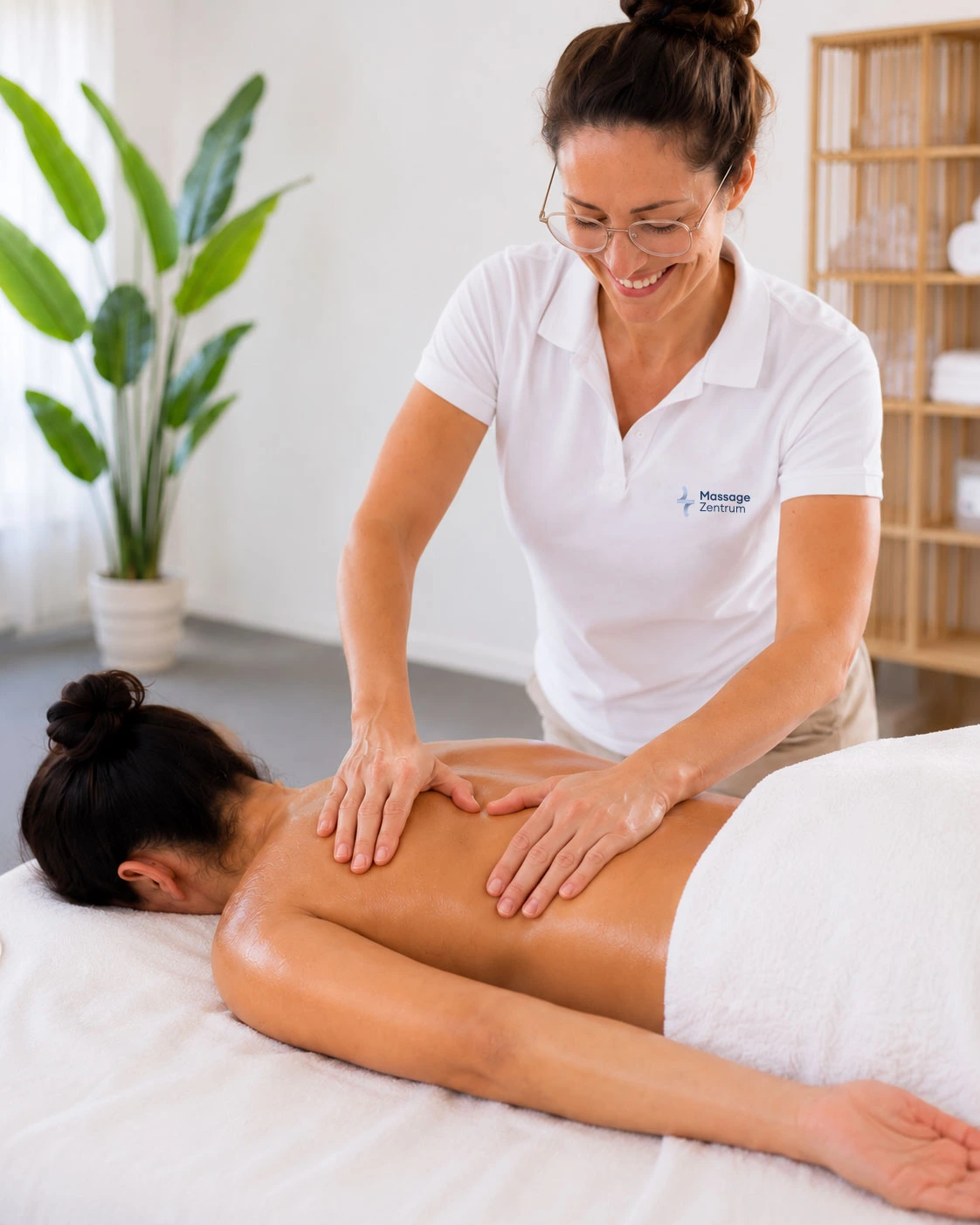 Gezielte therapeutische Massage bei Rücken- und Nackenbeschwerden für Thalwil